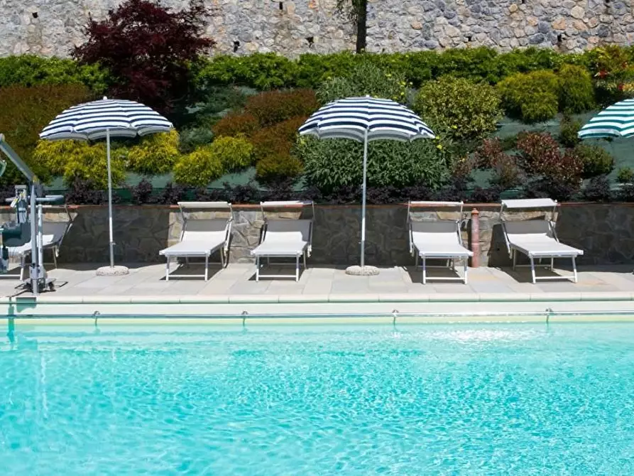 Immagine 8 di Casa indipendente in vendita  a Castiglione Di Garfagnana