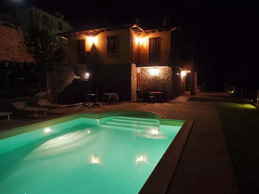 Immagine 5 di Casa indipendente in vendita  a Castiglione Di Garfagnana