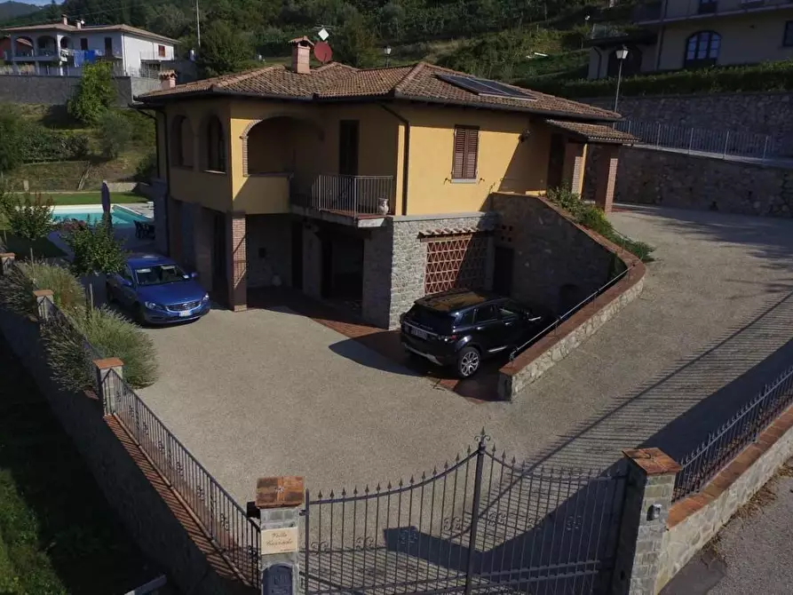 Immagine 12 di Casa indipendente in vendita  a Castiglione Di Garfagnana