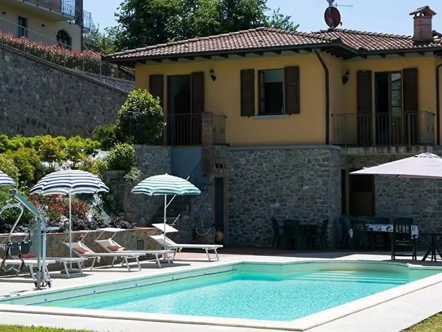 Immagine 2 di Casa indipendente in vendita  a Castiglione Di Garfagnana