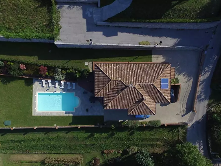 Immagine 9 di Casa indipendente in vendita  a Castiglione Di Garfagnana