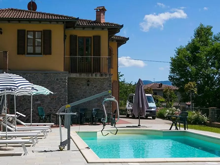 Immagine 7 di Casa indipendente in vendita  a Castiglione Di Garfagnana