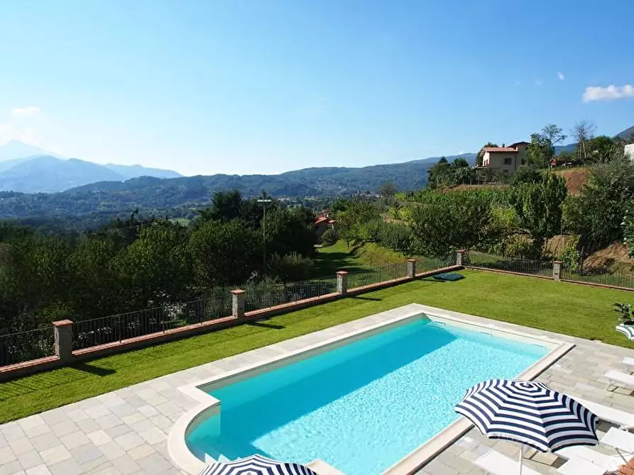 Immagine 4 di Casa indipendente in vendita  a Castiglione Di Garfagnana