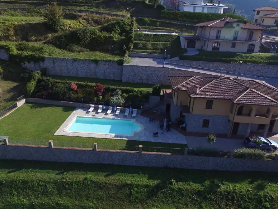 Immagine 11 di Casa indipendente in vendita  a Castiglione Di Garfagnana