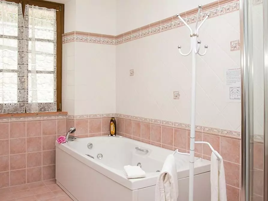 Immagine 24 di Casa indipendente in vendita  a Castiglione Di Garfagnana