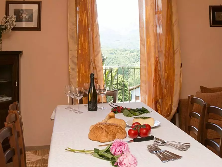 Immagine 14 di Casa indipendente in vendita  a Castiglione Di Garfagnana