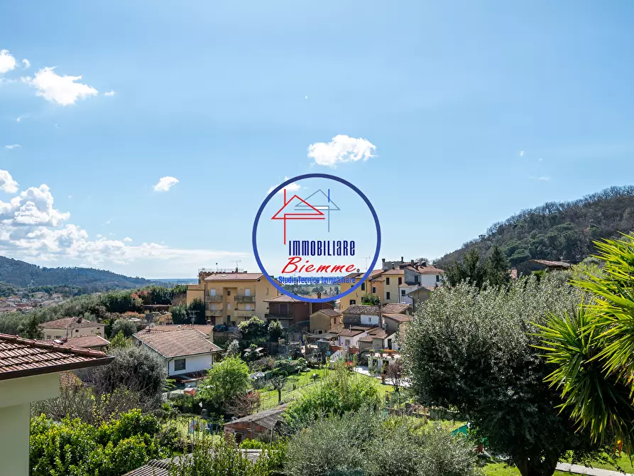 Immagine 19 di Appartamento in vendita  a Massarosa