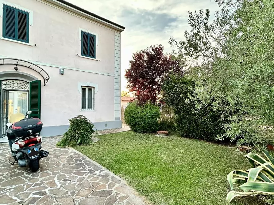 Immagine 15 di Casa indipendente in vendita  a Pisa