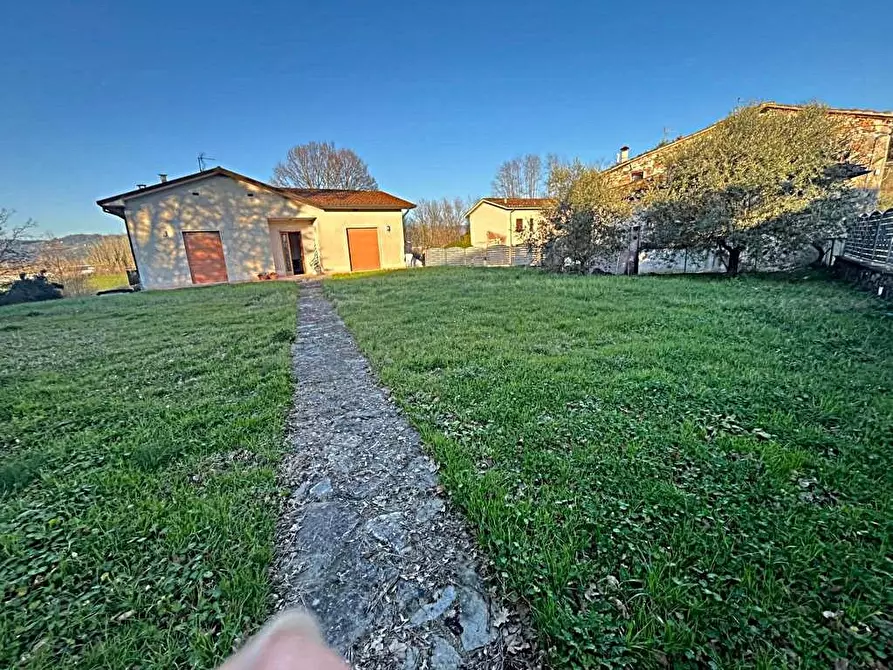 Immagine 18 di Casa indipendente in vendita  a Lucca