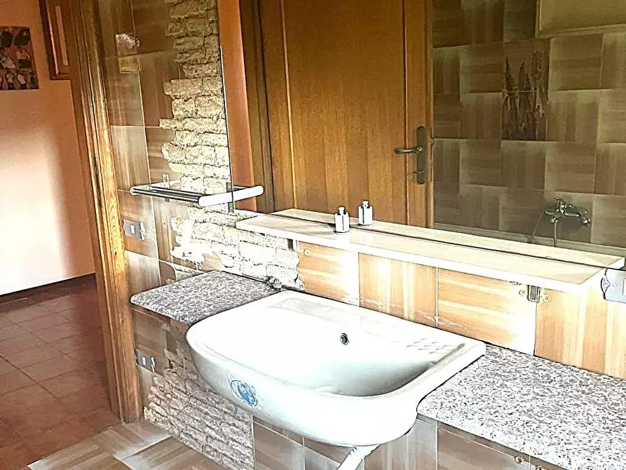 Immagine 14 di Casa indipendente in vendita  a Lucca