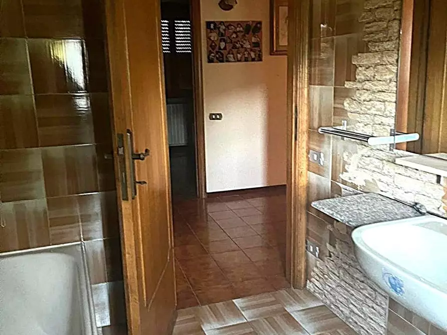 Immagine 16 di Casa indipendente in vendita  a Lucca