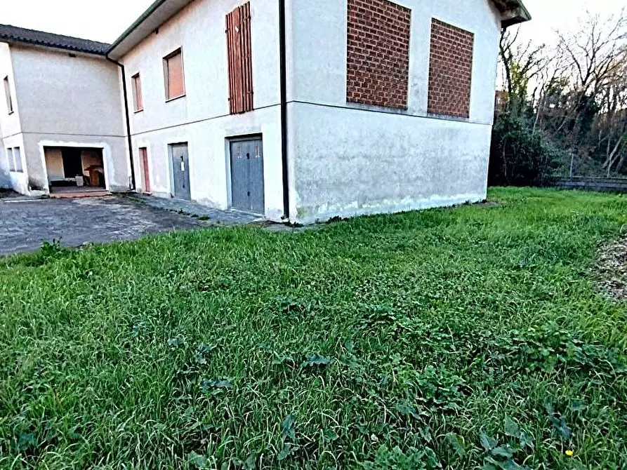 Immagine 23 di Casa indipendente in vendita  a Lucca