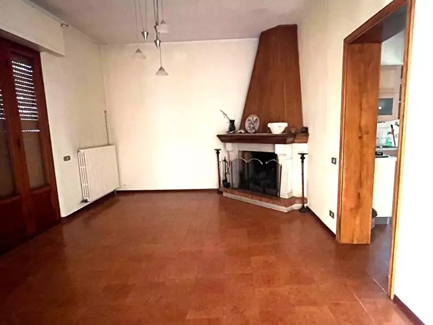 Immagine 1 di Casa indipendente in vendita  a Lucca