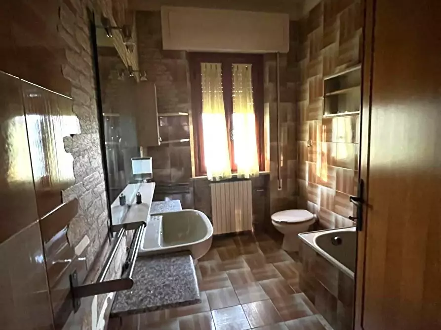 Immagine 15 di Casa indipendente in vendita  a Lucca