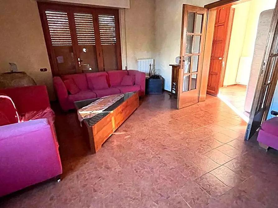 Immagine 2 di Casa indipendente in vendita  a Lucca