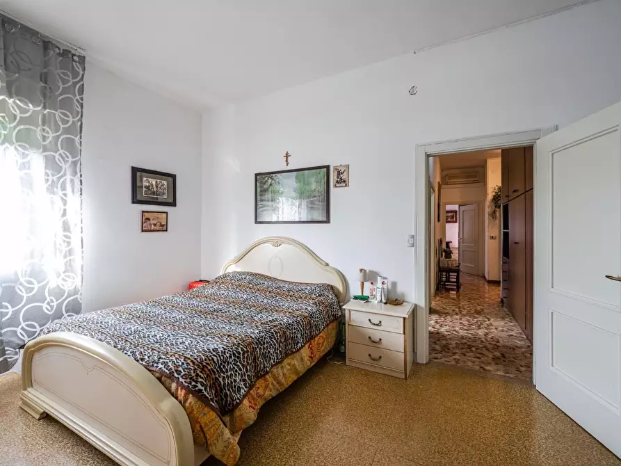 Immagine 11 di Appartamento in vendita  a Reggio Nell'emilia