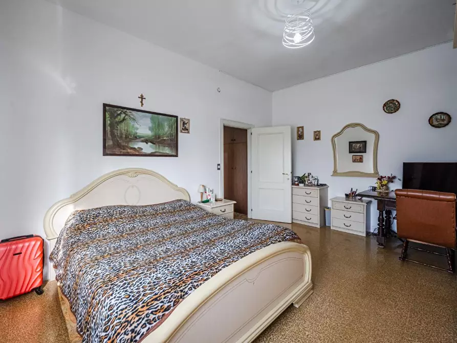 Immagine 10 di Appartamento in vendita  a Reggio Nell'emilia