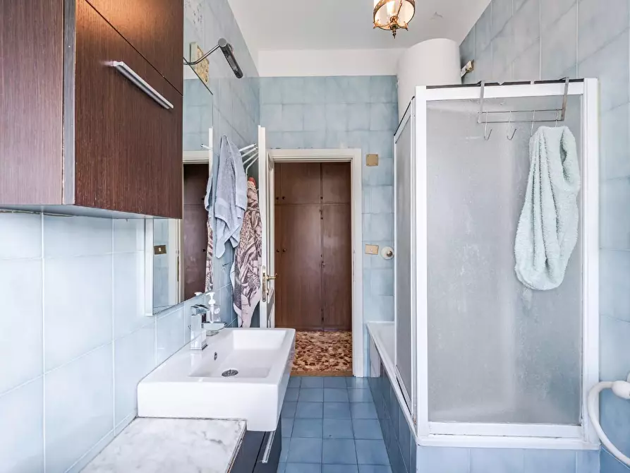 Immagine 12 di Appartamento in vendita  a Reggio Nell'emilia