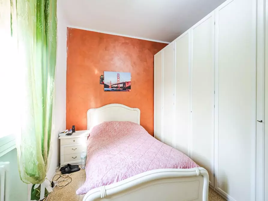 Immagine 15 di Appartamento in vendita  a Reggio Nell'emilia