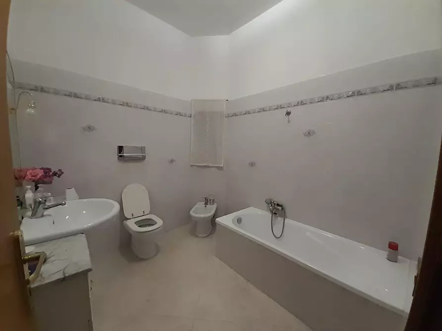 Immagine 8 di Appartamento in vendita  a Livorno