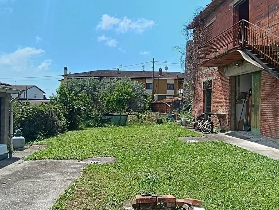 Immagine 3 di Casa indipendente in vendita  a Castelnuovo Magra