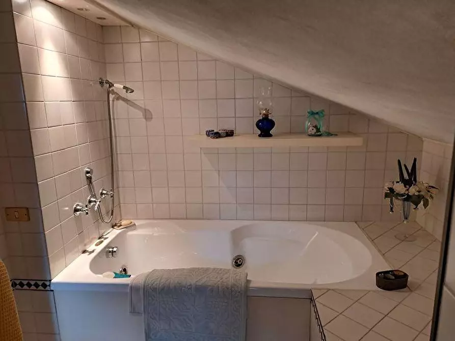 Immagine 27 di Villa in vendita  a Barga