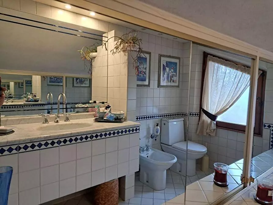 Immagine 26 di Villa in vendita  a Barga