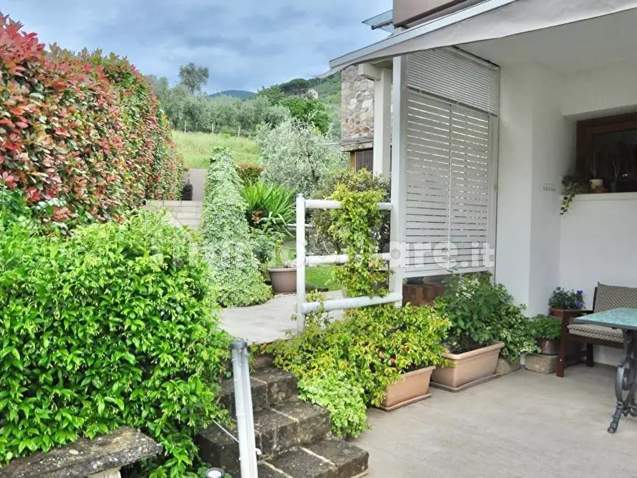 Immagine 2 di Villa in vendita  a Buti