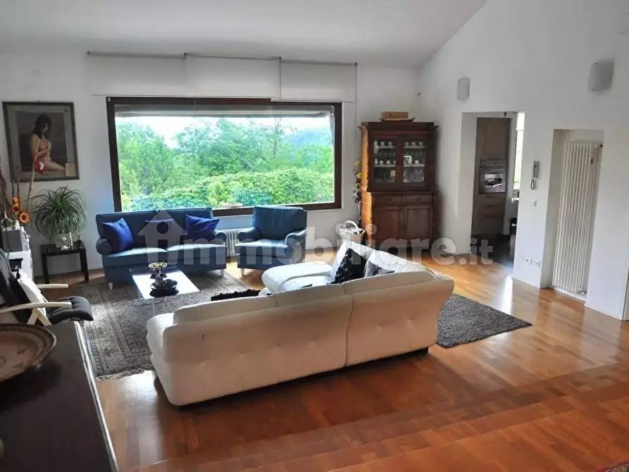 Immagine 12 di Villa in vendita  a Buti