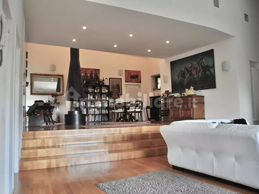 Immagine 9 di Villa in vendita  a Buti