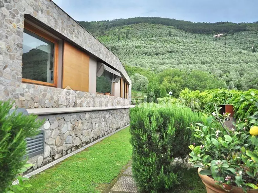 Immagine 1 di Villa in vendita  a Buti