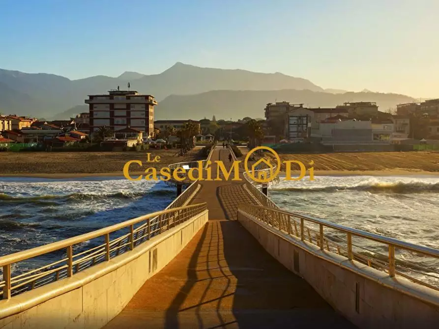 Immagine 1 di Albergo/B&B/Residence in vendita  a Camaiore