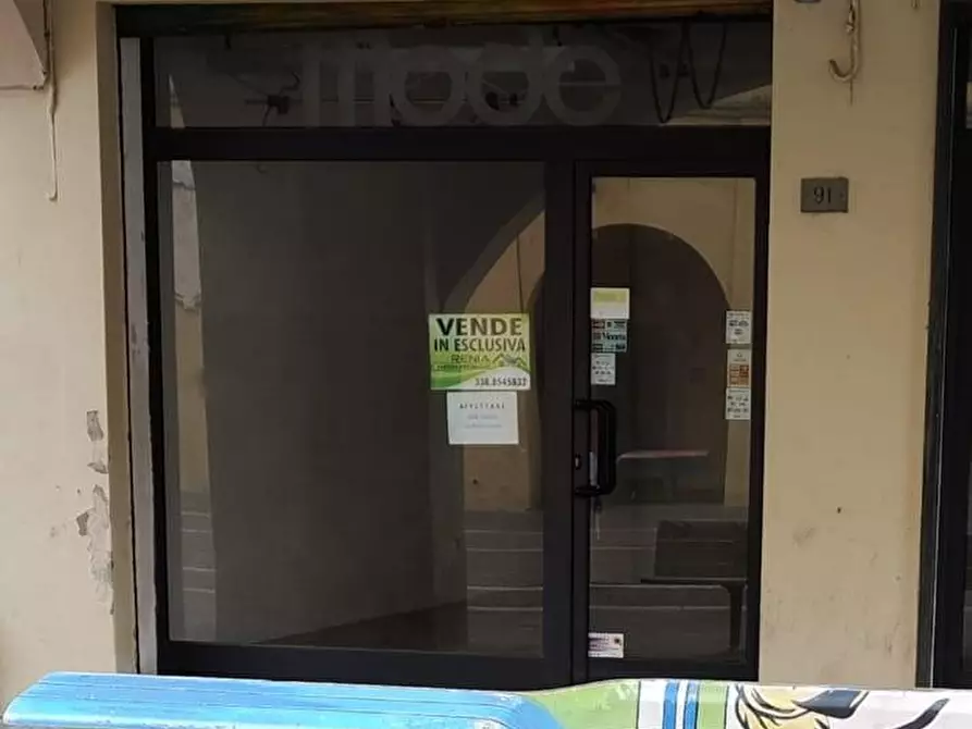 Immagine 3 di Locale commerciale in vendita  a Cascina