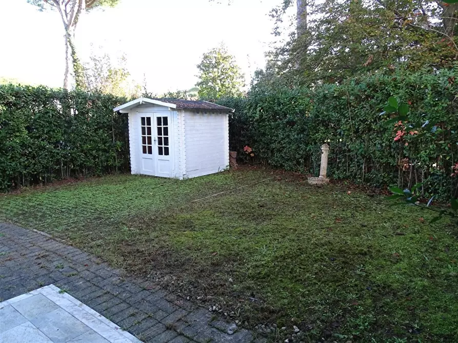 Immagine 6 di Casa trifamiliare in vendita  a Montignoso