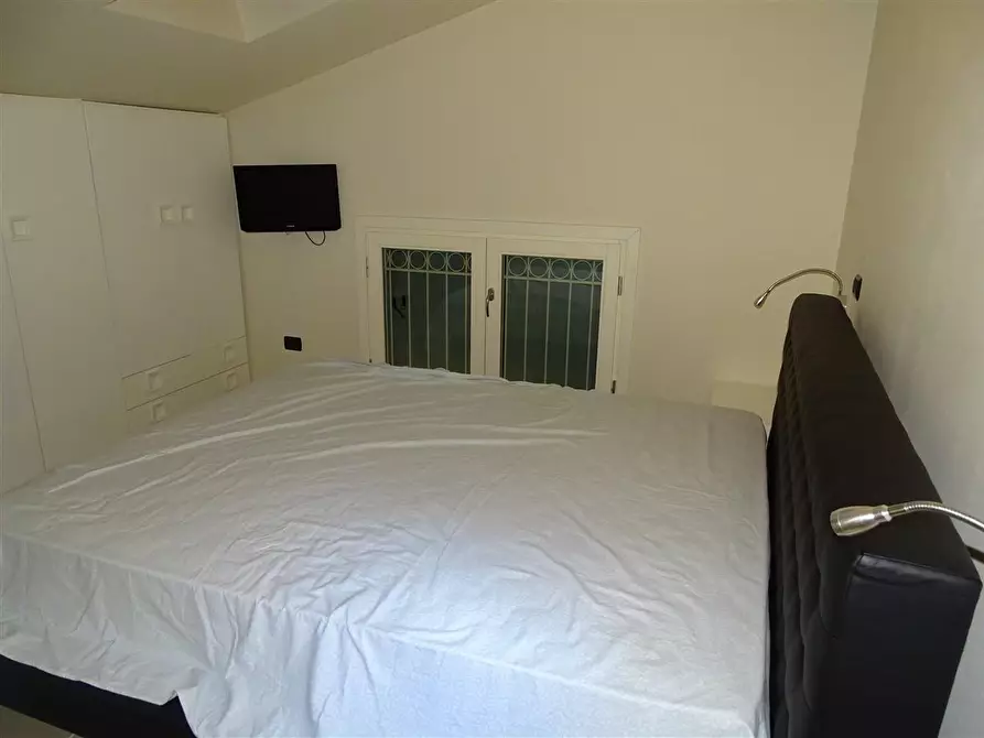 Immagine 30 di Casa trifamiliare in vendita  a Montignoso