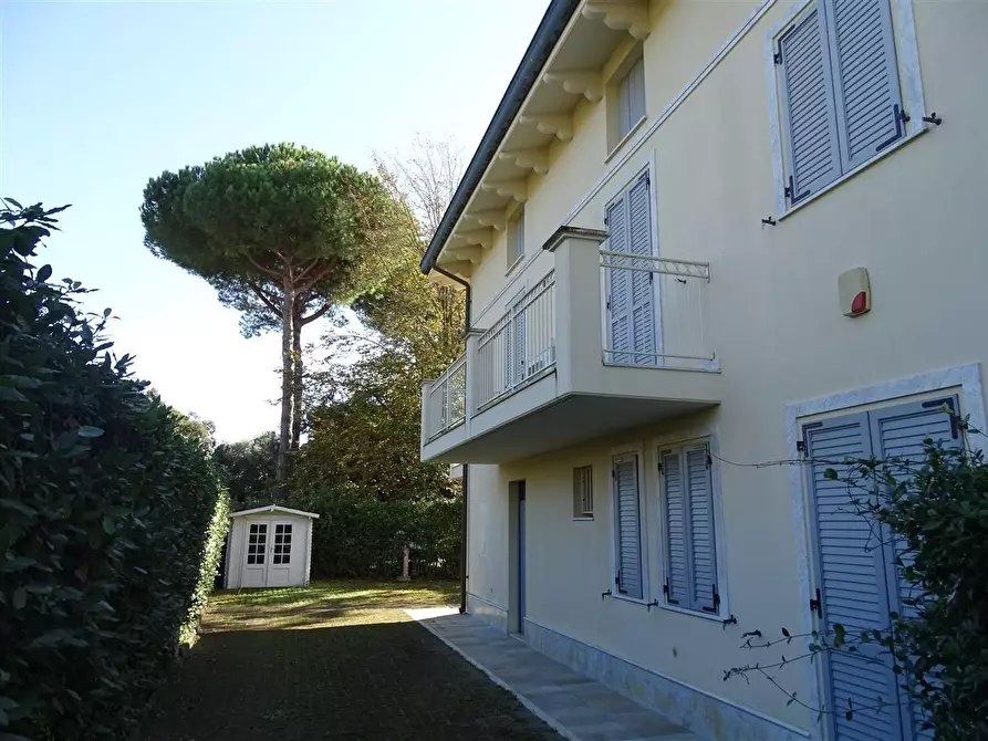 Immagine 20 di Casa trifamiliare in vendita  a Montignoso