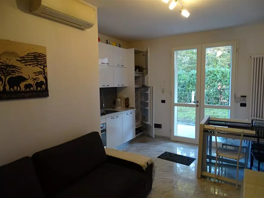 Immagine 9 di Casa trifamiliare in vendita  a Montignoso