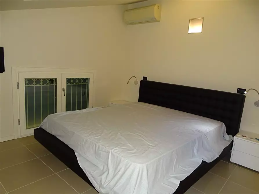 Immagine 31 di Casa trifamiliare in vendita  a Montignoso