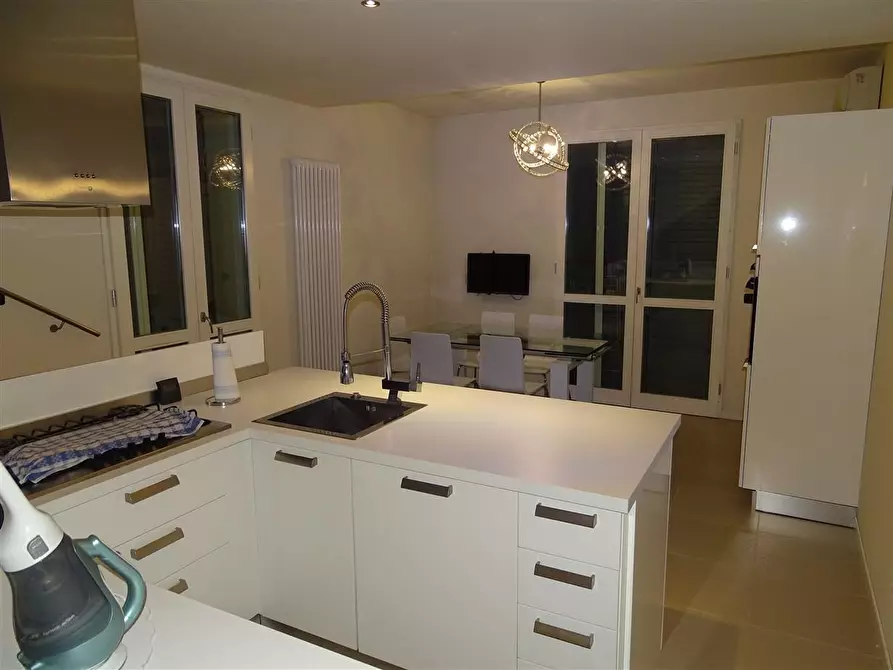 Immagine 18 di Casa trifamiliare in vendita  a Montignoso