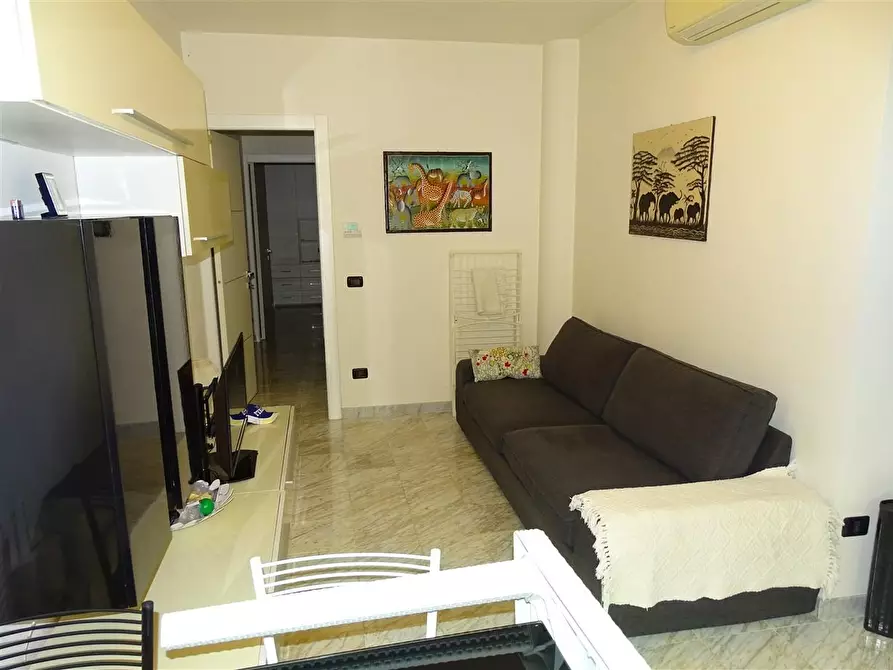 Immagine 13 di Casa trifamiliare in vendita  a Montignoso