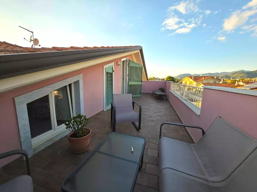 Immagine 1 di Appartamento in vendita  a Massa