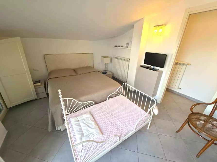 Immagine 21 di Appartamento in vendita  a Massa