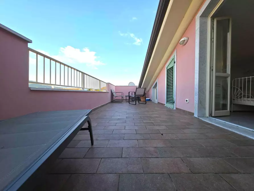 Immagine 2 di Appartamento in vendita  a Massa