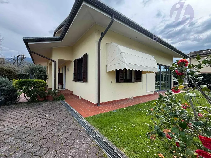 Immagine 6 di Casa indipendente in vendita  a Pietrasanta