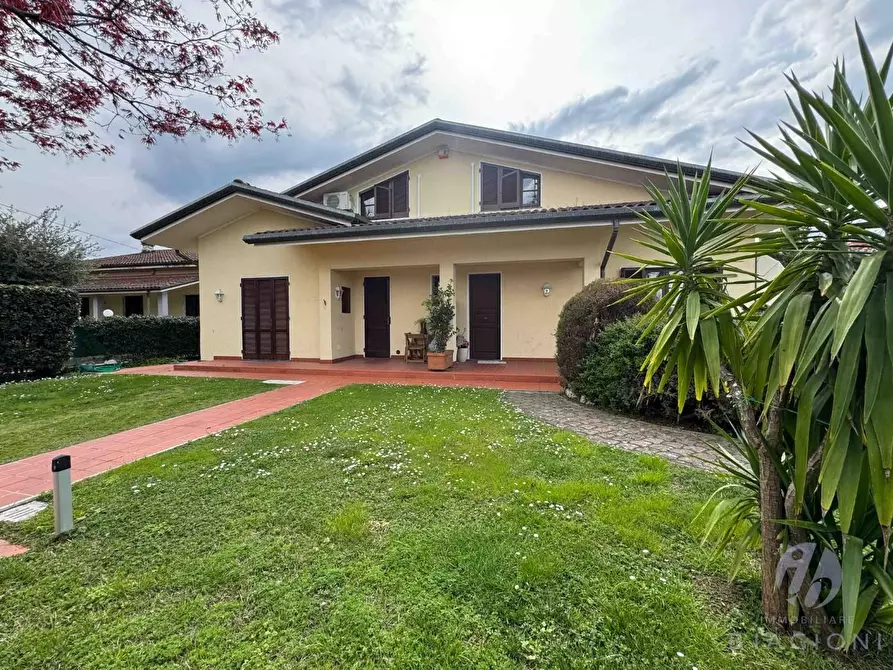 Immagine 1 di Casa indipendente in vendita  a Pietrasanta