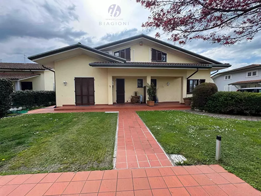 Immagine 3 di Casa indipendente in vendita  a Pietrasanta