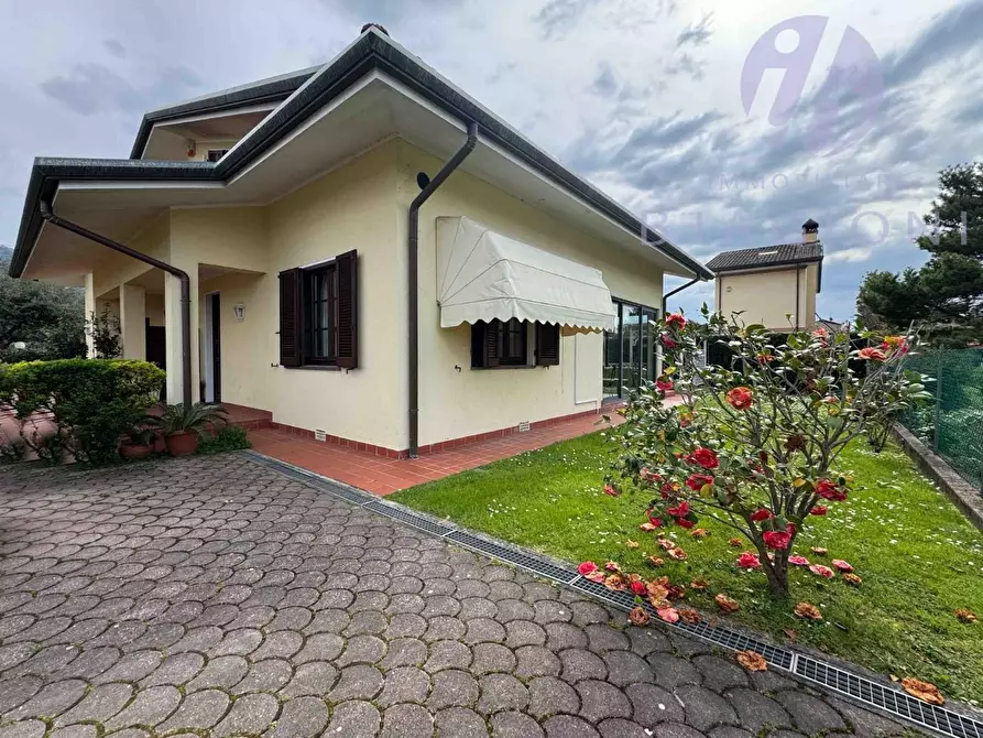 Immagine 4 di Casa indipendente in vendita  a Pietrasanta