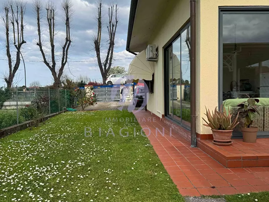 Immagine 2 di Casa indipendente in vendita  a Pietrasanta