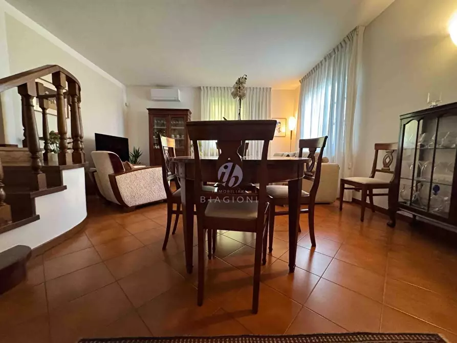 Immagine 11 di Casa indipendente in vendita  a Pietrasanta