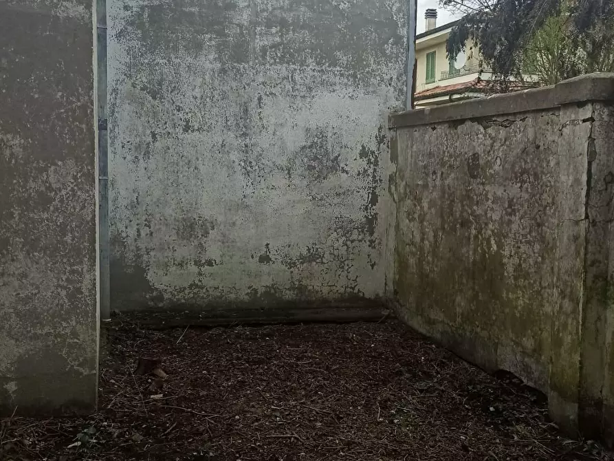 Immagine 8 di Attività artigianale in affitto  a Capannori